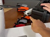 Autel versteckt die neue Nano Mini-Drohne in einer Ausstellungshalle. Vermutlich ein absichtlich platzierter Leak, wie ein Video vermuten lässt.