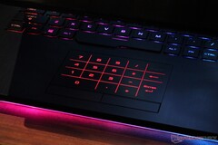 ROG bringt das Numpad im Trackpad unter. (Bild: Notebookcheck)