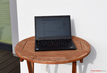Das Lenovo ThinkPad L480 bei Sonnenschein