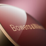 B&W bringt zwei beliebte Kopfhörer in neuen Farben auf den Markt.