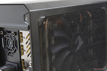 Gehäuse durch und durch aus Metall, inklusive der Lüftergitter