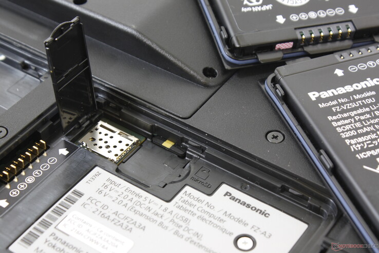 MicroSD-Steckplatz unter dem Batteriefach verborgen
