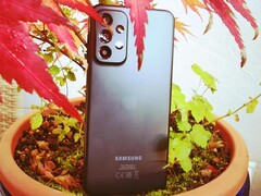 Das Samsung Galaxy A23 kann im Smartphone-Deal heute für 179 Euro abgestaubt werden (Bild: Florian Schmitt)