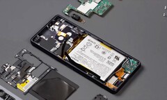 Das Sony Xperia 1 IV ist fast identisch aufgebaut wie das Vorgängermodell. (Bild: WekiHome, YouTube)