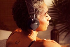 Die neuesten Kopfhörer von Adidas werden durch Solarenergie geladen. (Bild: Adidas)