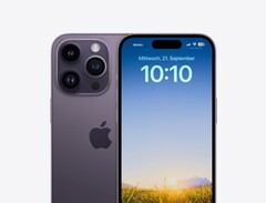 Das Apple iPhone 14 Pro und einige ältere Modelle erhalten bald eine bessere Akku-Prozent-Anzeige. (Bild: Apple / Notebookcheck, bearbeitet)