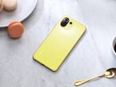 Das Xiaomi Mi 11 Lite ist ultradünn, recht günstig und mit einer ordentlichen Kamera ausgestattet. (Bild: Xiaomi)