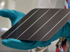 Die Zellen sind vom theoretischen Maximum weit weg, halten dafür aber. (Bild: youtube/Oxford PV)