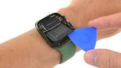 Die Apple Watch Series 7 kann erstaunlich leicht repariert werden. (Bild: iFixit)