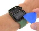 Die Apple Watch Series 7 kann erstaunlich leicht repariert werden. (Bild: iFixit)