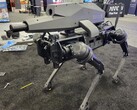Der SPUR Roboter-Wachhhund von Ghost Robotics bekommt ein wuchtiges Sniper-Upgrade auf den Rücken geschnallt (Bild: Ghost Robotics) 