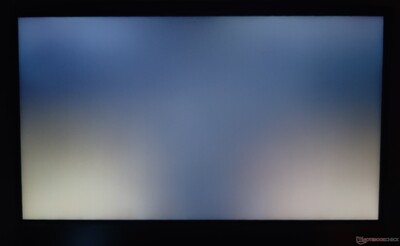 Deutliches Backlight-Bleeding aus den unteren Ecken bei langer Belichtungszeit