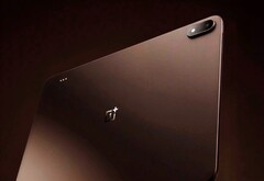 Das OnePlus Pad 4 wird wahlweise in Braun oder in Grün angeboten.