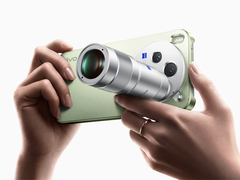 Das Vivo X300s mit dem Telekonverter-Zubehör