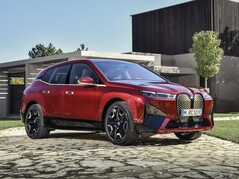 Ein YouTuber hat die Reichweite des BMW iX xDrive50 bei bis zu 160 Kilometern pro Stunde auf der Autobahn getestet (Bild: BMW)