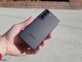 Das Gorilla Glass Victus+ des Samsung Galaxy S22 übersteht Stürze nicht besser als beim Galaxy S22 Ultra. (Bild: PBKreviews)