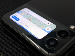 CoverScreen OS ermöglicht es, Google Maps zu nutzen, ohne das Galaxy Z Flip3 aufzuklappen. (Bild: jagan2 / XDA-Developers)
