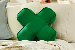 Kuriose Gaming-Accessoires von Ikea und Xbox: Die limitierte Yxstaby-Kollektion feiert auf der Gamescom 2026 Premiere und kommt ab 1. Oktober ins Wohnzimmer.