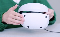 PlayStation VR 2 besitzt zahlreiche Sensoren, die sowohl die Augen des Nutzers als auch die Controller tracken können. (Bild: Sony)