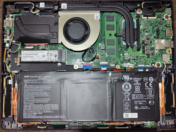 Interna des Acer TravelMate P614P-52