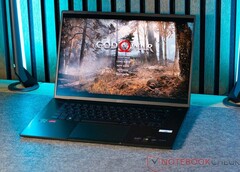 Bestpreis: 1,16-kg-Leichtgewicht Acer Swift Edge 16 mit großem 4K-OLED-Display, 16 GB RAM und AMD Ryzen 7 7735U für 997 Euro (Bild: Sebastian Bade)