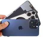 Der Akku des Apple iPhone 15 Pro soll länger als ursprünglich beworben halten. (Bild: iFixit)