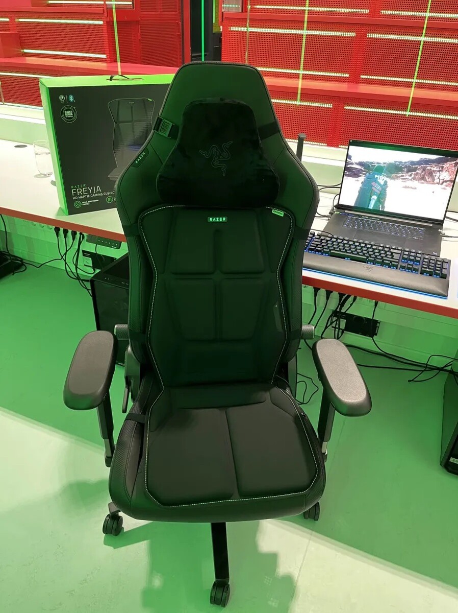 Cuscino da gioco Razer Freyja Haptic con tecnologia Razer Sensa HD Haptics Cuscino da gioco Razer Freyja Haptic con tecnologia Razer Sensa HD Haptics