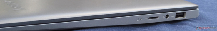 rechts: microSD-Slot, kombinierter Kopfhöreranschluss, USB 3.0