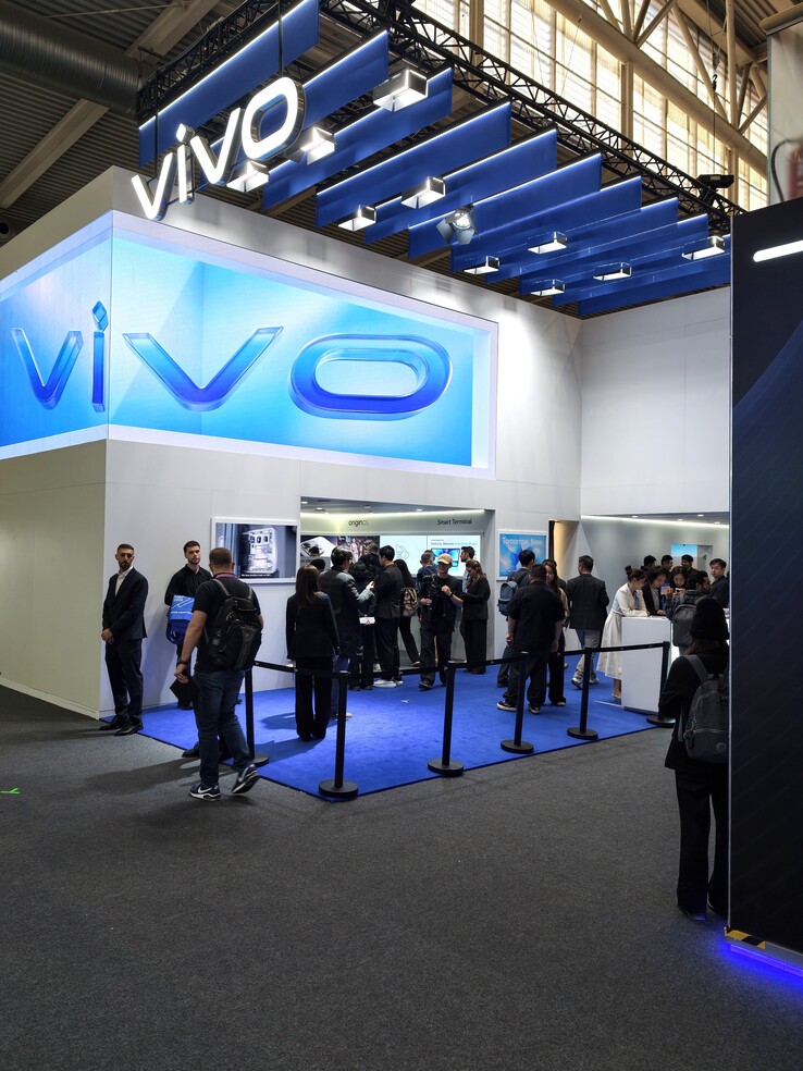 Am Vivo-Stand am MWC 2026 kann man erste Bilder vom Vivo X300 Ultra machen.