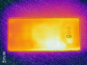 Oberflächen-Temperaturen des Samsung Galaxy Note 8, gemessen mit einer Flir-One-Wärmebildkamera.