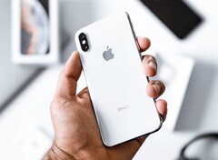Apple wird wieder einmal vorgeworfen, iPhones absichtlich langsamer zu machen, diesmal betrifft es sogar das neueste Modell. (Bild: Kevin Bhagat)