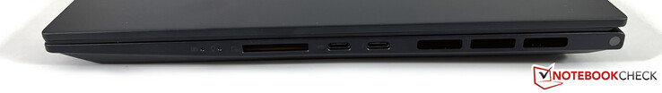 Rechts: SD-Kartenleser (UHS-II), USB-C 3.2 Gen.2 (10 GBit/s, Power Delivery, DisplayPort-ALT-Modus), USB-C 4.0 mit Thunderbolt 4 (40 GBit/s, Power Delivery, DisplayPort-ALT-Modus)