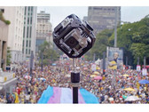 Diese 360-Grad-Kamera war heuer auf vielen Pride-Aufmärschen weltweit dabei.