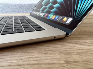 Das Apple MacBook Air 15 bietet eine ziemlich dünne Auswahl an Ports (Bilder: Andreas Osthoff)