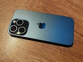 Per Umweg über Amazon Italien kann das Apple iPhone 15 Pro heute günstig bestellt werden (Bild: Florian Schmitt)