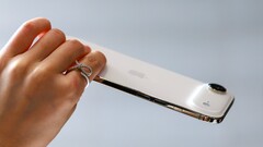 Das iPhone Air wird im iFixit-Teardown-Video zerlegt und zeigt sich erstaunlich gut reparierbar. (Bildquelle: @chriswelch)