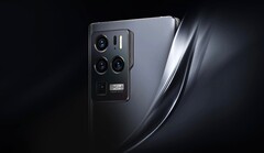 Das ZTE Axon 30 Ultra bietet gleich drei 64 Megapixel Kameras, zusätzlich zur 8 MP Tele-Kamera. (Bild: ZTE)