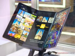 Das erste Samsung Tri-Foldable, hier in Form eines Display-Prototypen, soll neue One UI 8 Multitasking-Features bieten. (Bildquelle: Notebookcheck)