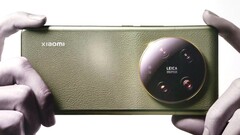 Nach den vielen Teasern der letzten Tage ist das Xiaomi 13 Ultra nun im ersten Leak eines Werbeposters als offizielles Pressebild zu sehen.