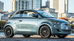 Fiat 500 Elektro: Der knuffige Elektro-City-Flitzer bleibt in Europa eines der beliebtesten E-Autos.