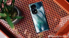 Dieses angebliche Hands-on-Foto des "Huawei P50 Pro" kursiert derzeit im Netz. (Bild: Weibo)