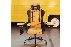 Der McCrispy Ultimate Gaming Chair bietet exklusive Features für Gaming-Enthusiasten, die beim Zocken gerne Pommes essen. (Bild: McDonald's UK)