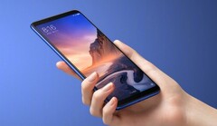 Alles so riesig hier: Das Mi Max 3 von Xiaomi passt dennoch gerade noch in die Hosentasche.