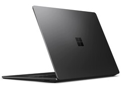 Die elegante schwarze Farbvariante des Surface Laptop 4 ist im Angebot bei Amazon günstig erhältlich (Bild: Microsoft)