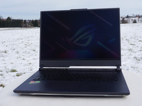 Asus ROG Strix G17 G713PI: Gaming-Laptop beeindruckt mit neuem Ryzen 9 im Test