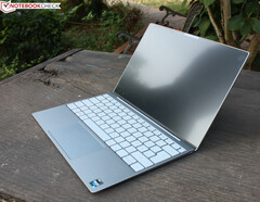 Das Dell XPS 13 hat dank eines Rabattes in Höhe von 20% einen neuen Bestpreis erreicht (Bild: Sebastian Jentsch)