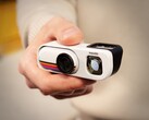 Die Insta360 Go 3S wird im Retro-Bundle mit einer komplett neuen Basis geliefert.