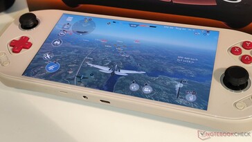 Der USB Typ C-Port befindet an der Unterseite, was uns ohne Winkelstecker eher ungünstig erscheint