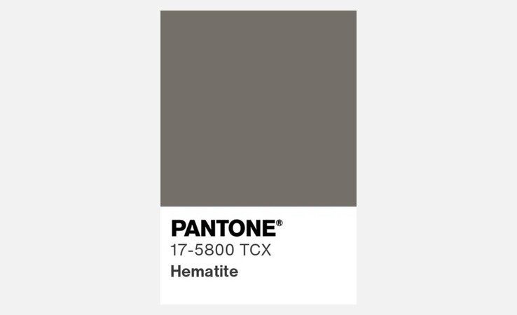 Pantone Hematite sieht wie ein sehr warmer Grauton aus.