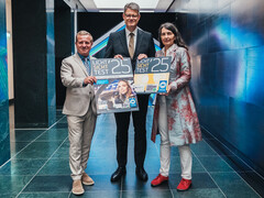 Licht-Sicht-Test 2025: ZDK-Präsident Thomas Peckruhn, Minister Patrick Schnieder und DVW-Präsidentin Kirsten Lühmann (von links) präsentieren den neuen kostenlosen Sicherheits-Check (Bildquelle: ZDK).